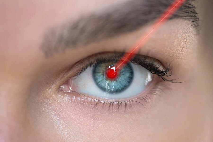 lasik operation laser paris ophtalmo specialiste chirurgie refractive paris docteur camille rambaud
